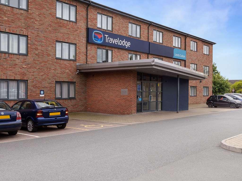 Travelodge Leeds Colton Garforth Exteriör bild